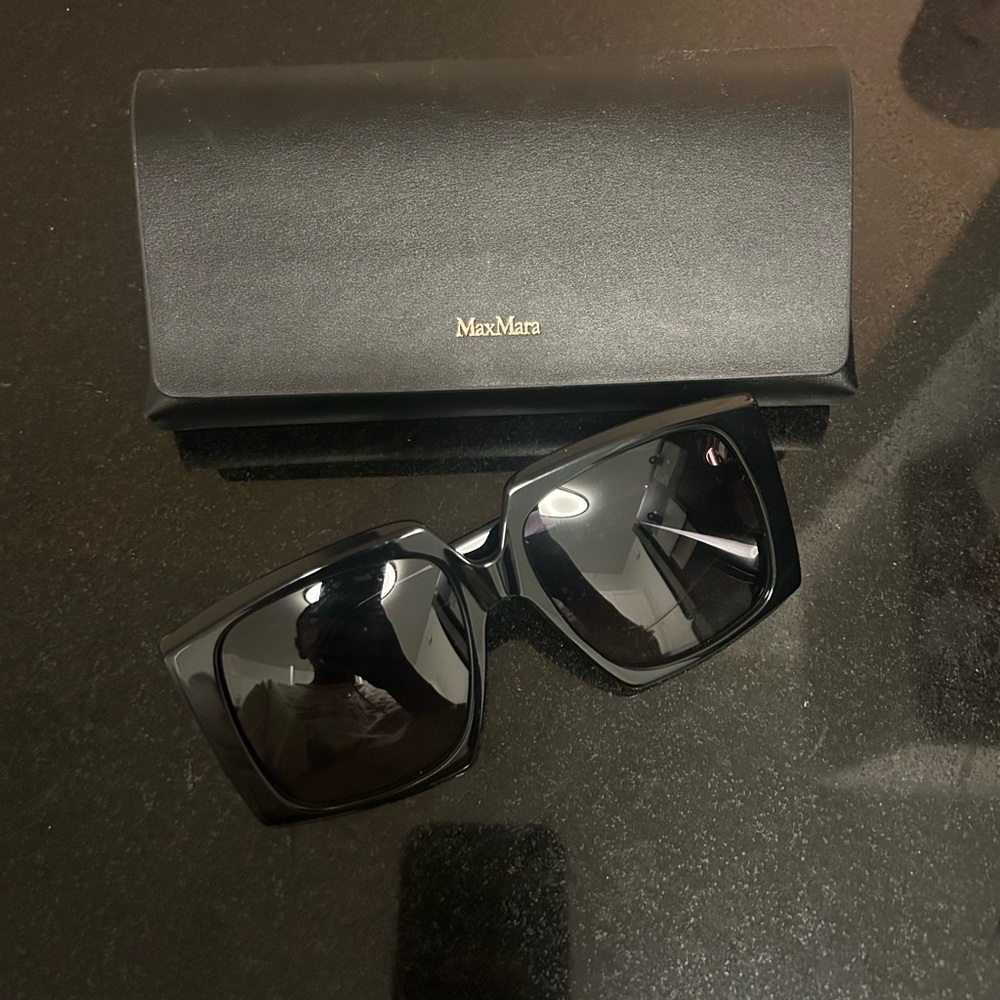 MaxMara Elegant Black Sunglasses